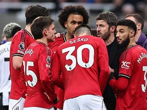 Man Utd trả giá vì giáo án nhẹ của Carrick?