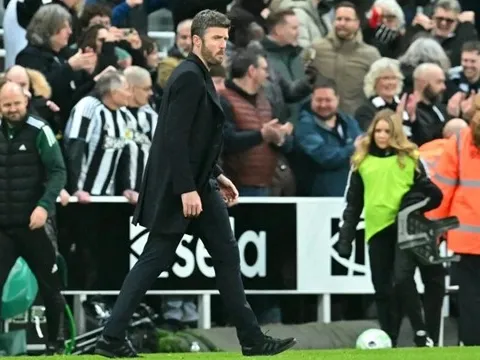 Đã đến lúc Michael Carrick dùng máy sấy tóc để cứu vãn Top 4