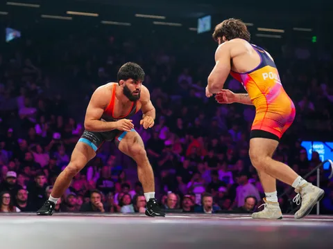 Trận tái đấu được mong chờ giữa Tsarukyan và Poullas đổ bể: Màn kịch hậu trường và toan tính của RAF