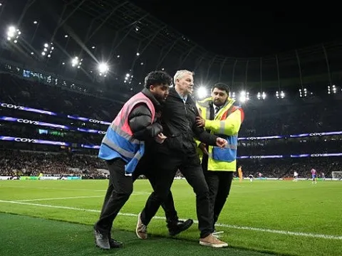 NHM Tottenham bỏ về sớm sau trận thua thảm Crystal Palace