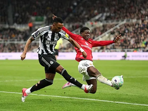 Vì sao MU bắt buộc phải mua máy quét sau trận thua Newcastle?