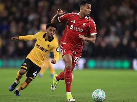 Arne Slot chỉ ra cách các đối thủ đang bắt bài Gravenberch