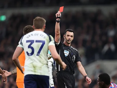 Hết mộng "ông lớn", Van de Ven lộ nguyên hình tại Spurs