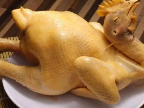 Luộc gà bao nhiêu phút để gà chín đều, không bong da, vàng đẹp dâng bàn thờ?