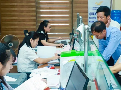 Tin vui: CBCCVC được hưởng phụ cấp tăng thêm đến 300% lương hiện hưởng theo Kết luận 205, áp dụng thế nào?