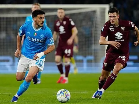 Thắng Torino, Napoli phả hơi nóng vào AC Milan