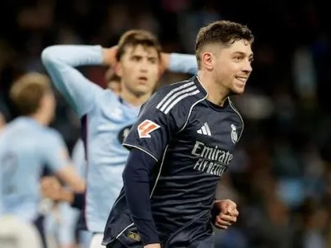 Thắng kịch tính Celta, Arbeloa gọi Valverde là biểu tượng của Real