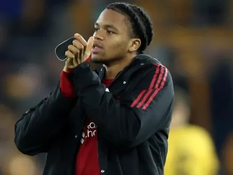 Van Dijk gọi Rio Ngumoha là tài năng đặc biệt của Liverpool