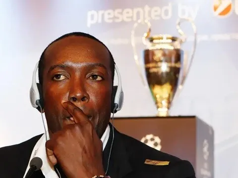 Huyền thoại MU mất ghế HLV vì từ chối giảm lương