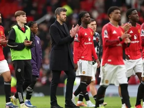 Shearer sốc vì MU đứng thứ 3 với lối đá nghèo nàn