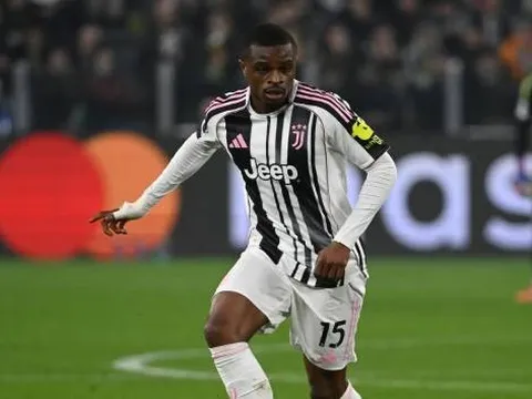 Liverpool đấu MU giành hậu vệ Pierre Kalulu