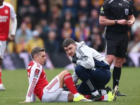 Arsenal lo sốt vó vì Trossard chấn thương tại FA Cup