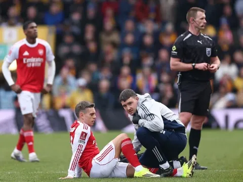 Arsenal lo sốt vó vì Trossard chấn thương tại FA Cup