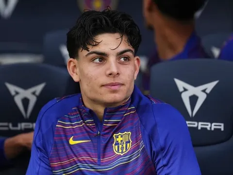 Flick ví sao trẻ 18 tuổi của Barca như Philipp Lahm