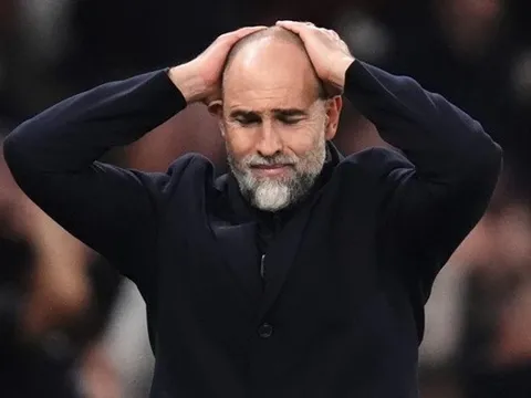 Canh bạc thay tướng đẩy Tottenham lún sâu vào khủng hoảng
