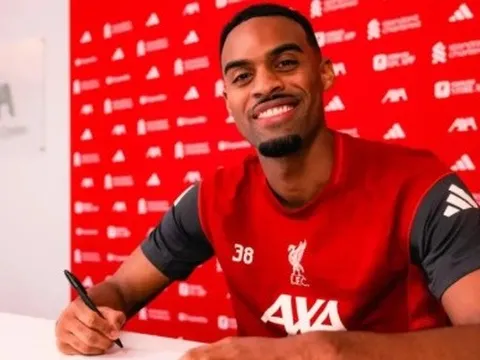 CHÍNH THỨC: Gravenberch ký hợp đồng dài hạn mới với Liverpool