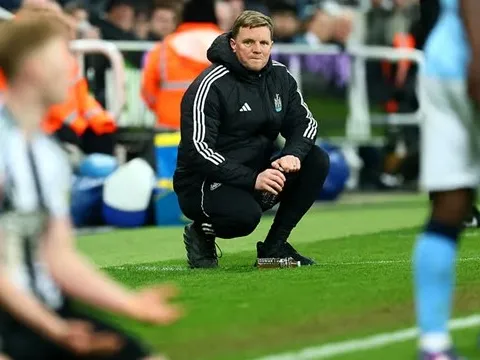 Eddie Howe thừa nhận Newcastle kiệt sức trước sức mạnh của Man City