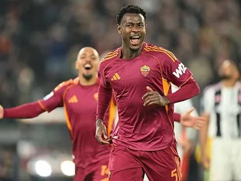 Barcelona liên lạc với người đại diện của N'Dicka