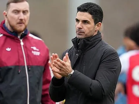 Arteta vẫn chưa làm chủ được nghệ thuật xoay tua đội hình