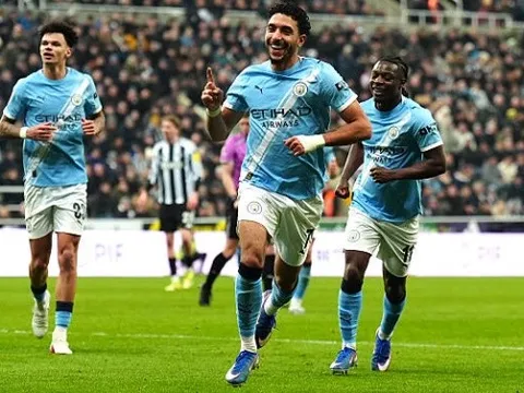 Marmoush vinh danh Doku và Savinho sau khi hạ Newcastle