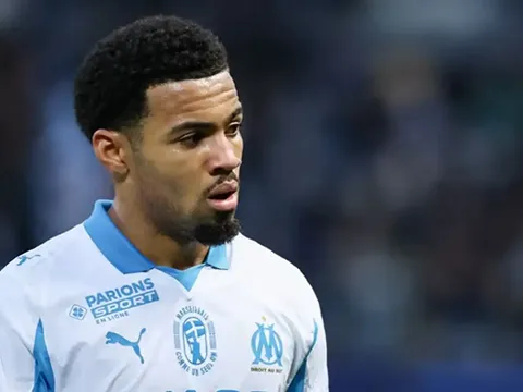 Nwaneri về Arsenal sau thảm họa 11m