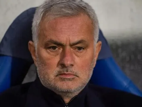 Mourinho mỉa mai "chuột chũi" rò rỉ tin trước đại chiến Porto