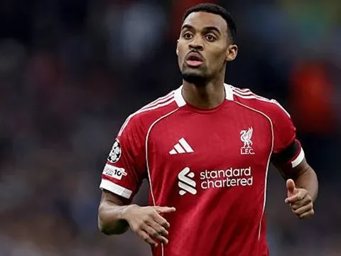 Liverpool có sai khi bạo chi cho Gravenberch?