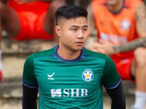 HLV Vũ Tiến Thành bất ngờ vì Văn Toản bắt quá xuất thần