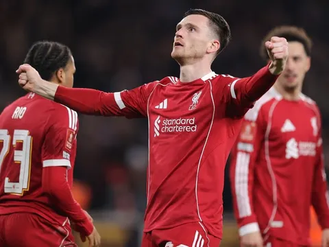 Robertson chính thức lên tiếng vụ từ chối Tottenham