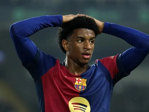 Romano xác nhận MU chưa đàm phán chiêu mộ Balde