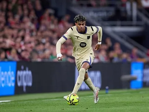 Bình minh rực rỡ mang tên Lamine Yamal tại Barcelona