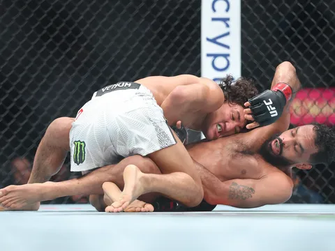 Raul Rosas Jr. và "cơn mưa" 16 cú takedown áp đảo Rob Font tại UFC 326