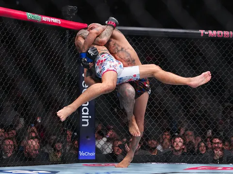 Địa chiến lên ngôi: Charles Oliveira 'tắt điện' hoàn toàn Max Holloway trong trận tái đấu