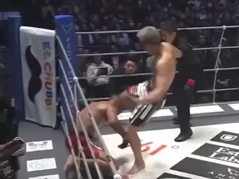 Cú sốc tại RIZIN 52: Nhà cựu vô địch Patchy Mix bị 'thần đồng' 19 tuổi hạ gục bằng đòn sút bóng tàn khốc
