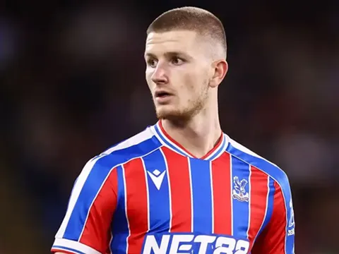 Wes Brown giục MU mua Adam Wharton đá cặp cùng Mainoo