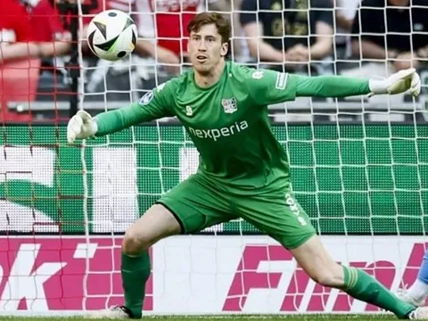 Robert Sanchez gây thất vọng, Chelsea săn Robin Roefs