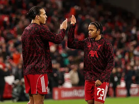 Lời tiên tri của Van Dijk về Rio Ngumoha đã ứng nghiệm