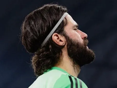 Liverpool mất Alisson trước Galatasaray