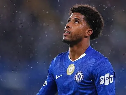 Man Utd phải trả cho Chelsea bao nhiêu để có Andrey Santos?