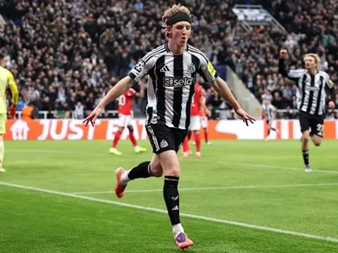 Canh bạc dâng cao của Barca sẽ trả giá đắt trước Anthony Gordon