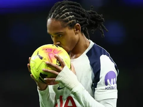 Juventus nhắm Djed Spence của Tottenham, giá 30 triệu euro