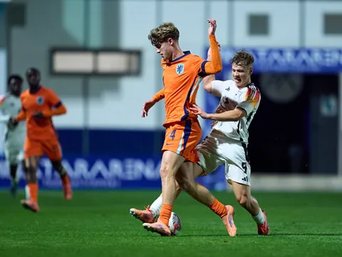 Barca bỏ cuộc vụ Ruud Nijstad vì giá 8 triệu euro