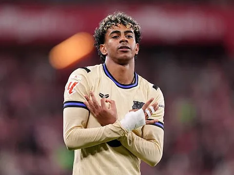 Eddie Howe dè chừng sao 200 triệu euro của Barcelona