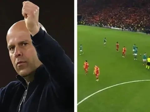 Hé lộ phản ứng của Arne Slot với trọng tài sau trận thua