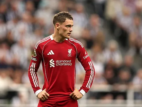 CĐV Liverpool vùi dập Florian Wirtz sau trận thua Galatasaray