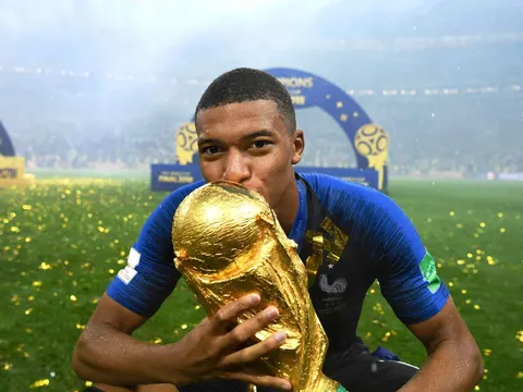 Kylian Mbappe và buổi lễ trưởng thành rực rỡ tại World Cup 2018