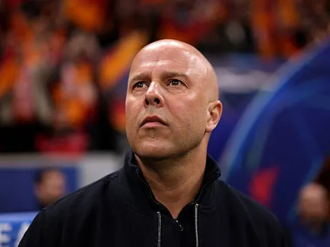 Chê thẳng Wirtz, Slot khuyên Liverpool học theo Galatasaray