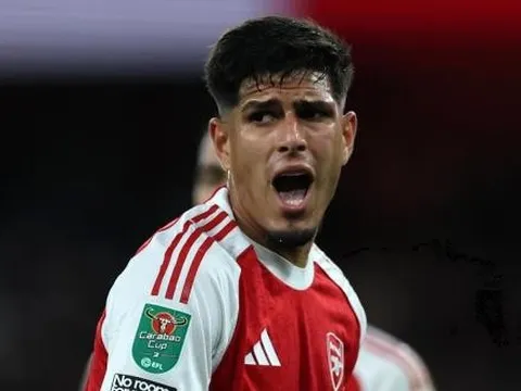 Trước đại chiến, Leverkusen thừa nhận không muốn bán Hincapie