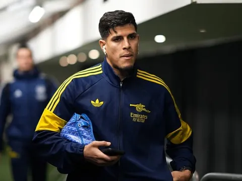 Hincapie bảo vệ chiến thuật ranh mãnh của Arsenal