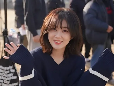 Thói quen chăm sóc da giúp Jang Na Ra giữ vẻ trẻ trung ở tuổi 45